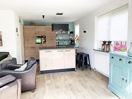 Spacious Bungalow Near Water