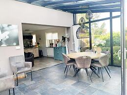 Spacious Bungalow Near Water