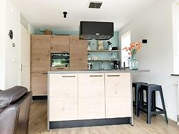 Spacious Bungalow Near Water