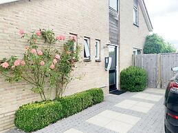 Spacious Bungalow Near Water