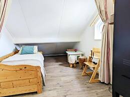 Spacious Bungalow Near Water