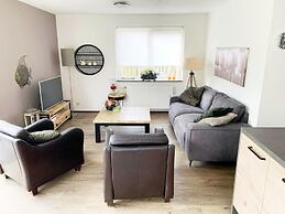Spacious Bungalow Near Water
