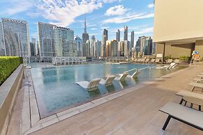 Waves - Stylish 13th-Floor Studio with Top-Notch Amenities