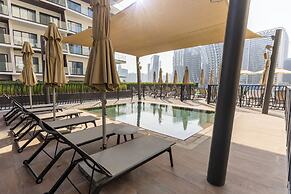Waves - Stylish 13th-Floor Studio with Top-Notch Amenities