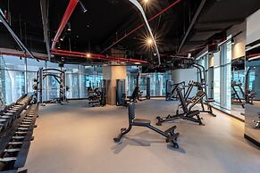 Waves - Stylish 13th-Floor Studio with Top-Notch Amenities