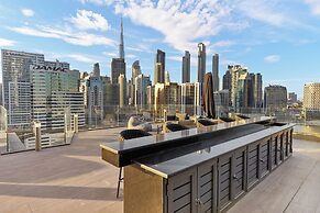 Waves - Stylish 13th-Floor Studio with Top-Notch Amenities