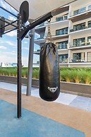 Waves - Stylish 13th-Floor Studio with Top-Notch Amenities