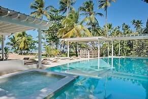 Beachfront Oasis Pool Chef Hskp Sleeps 22