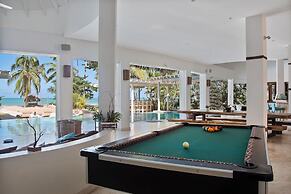 Beachfront Oasis Pool Chef Hskp Sleeps 22