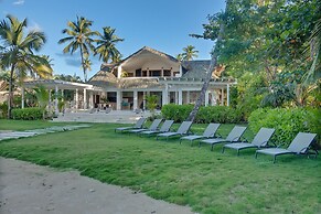 Beachfront Oasis Pool Chef Hskp Sleeps 22