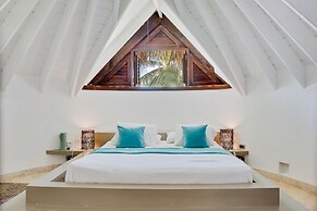 Beachfront Oasis Pool Chef Hskp Sleeps 22