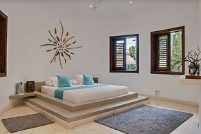 Beachfront Oasis Pool Chef Hskp Sleeps 22