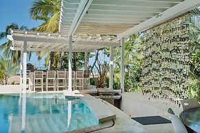 Beachfront Oasis Pool Chef Hskp Sleeps 22