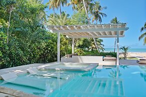 Beachfront Oasis Pool Chef Hskp Sleeps 22