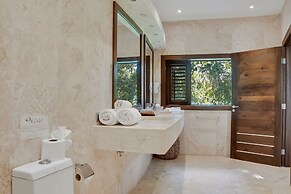 Beachfront Oasis Pool Chef Hskp Sleeps 22