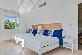 5BR Oceanfront Golf Estate w Pool Private Chef