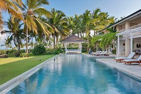 5BR Oceanfront Golf Estate w Pool Private Chef