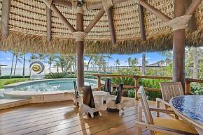 Dazzling Beachfront Villa With Swim-up Bar