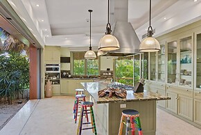 Dazzling Beachfront Villa With Swim-up Bar
