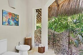 Dazzling Beachfront Villa With Swim-up Bar