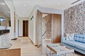 Exquisite Villa w Stunning Ocean Views Gym Golf