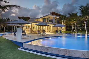 Exquisite Villa w Stunning Ocean Views Gym Golf