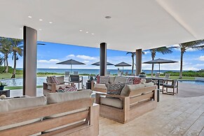 Exquisite Villa w Stunning Ocean Views Gym Golf