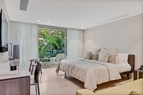 Architectural Oceanfront Masterpiece w Pool