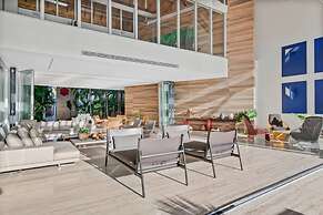Architectural Oceanfront Masterpiece w Pool