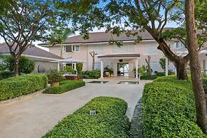 Oceanfront Golf Course Estate w Pool Guest House