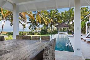Oceanfront Golf Course Estate w Pool Guest House