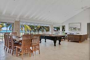 Oceanfront Golf Course Estate w Pool Guest House