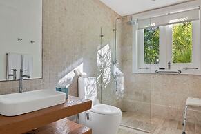 Oceanfront Golf Course Estate w Pool Guest House