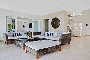 Oceanfront Golf Course Estate w Pool Guest House