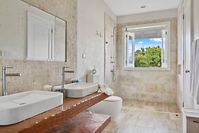 Oceanfront Golf Course Estate w Pool Guest House