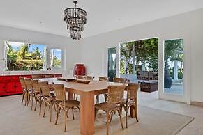 Oceanfront Golf Course Estate w Pool Guest House