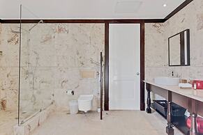 Sophisticated Villas With Private Pools and Staff