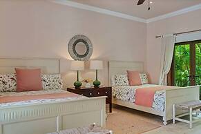 Sophisticated Villas With Private Pools and Staff