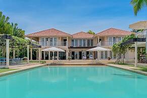 Sophisticated Villas With Private Pools and Staff