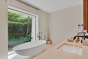 Magnificent 5BR Modern Tropical Villa With Pool