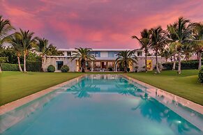 Magnificent 5BR Modern Tropical Villa With Pool