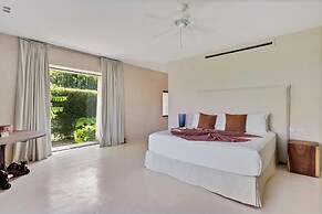Magnificent 5BR Modern Tropical Villa With Pool