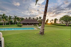 Magnificent 5BR Modern Tropical Villa With Pool