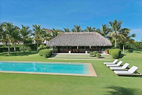 Magnificent 5BR Modern Tropical Villa With Pool