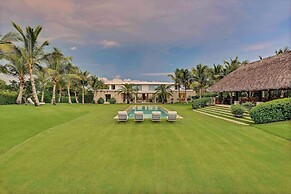 Magnificent 5BR Modern Tropical Villa With Pool