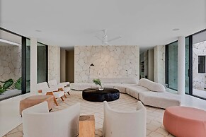 Magnificent 5BR Modern Tropical Villa With Pool