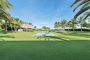 Magnificent 5BR Modern Tropical Villa With Pool