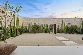 Magnificent 5BR Modern Tropical Villa With Pool
