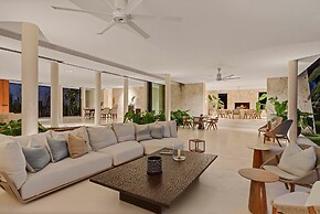 Magnificent 5BR Modern Tropical Villa With Pool