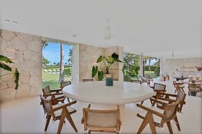 Magnificent 5BR Modern Tropical Villa With Pool